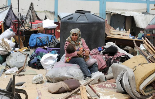 Israel seizes Gaza's entire border with Egypt, presses with raids into Rafah