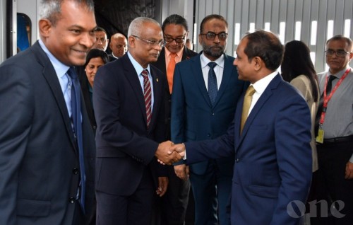 The President and First Lady arrive at Mauritius on state visit