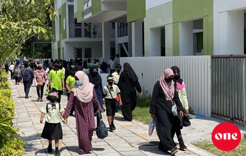 Haiy folhuvai: Class teacher aa eku photo nagaane kameh nei, eii kada meeheh!
