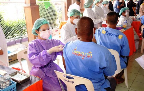 COVID-19 sweeps through Thailand's overcrowded prisons