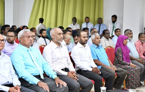 Dhunfathun tax bodukuree rayyithun salaamaiykuran, vaki bayakah faidhaa hoadhaidheykah noon: Raees
