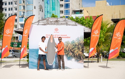 Junior Surfing champion Kayaan, Dhiraagu ge Youth ambassador akah hamajassaifi