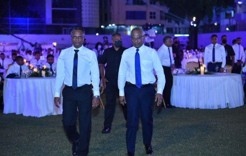 Raees Solih akee thakuleefu thakun rayyithun minju kohdhey Raees eh: Azim