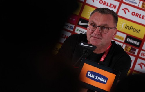 Geyah dhaan jehidhaanethee birugannaanee France, Aharamen mi thibee adhi rashah dhaa gothakah noon: Poland Coach