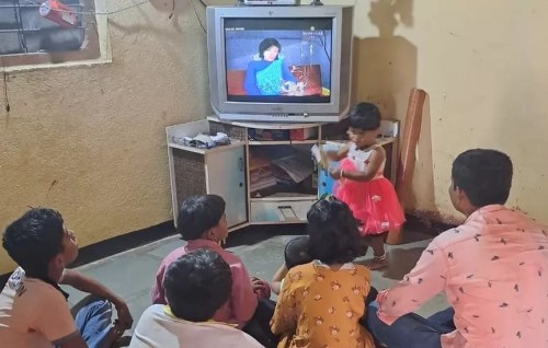 Ijuthimaaee gulhun rangalhu kurumah India ge avashakun vaki vaguthehggai internet aai TV ge hidhumaiy kandaalanee