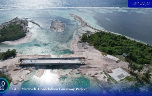 Madaveli-hoadehdhoo causeway ge furathama bridge ge 80 percent masakkaiy nimijje