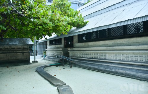 Maadhamaa hukuru miskithugai namaadhu kuran fashanee