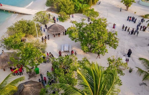BML ge eheegai Lhaimagu gai community beach eh