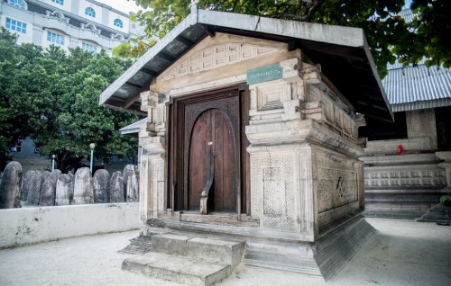Dhiveheenge dharikolhuthakaai mathikolhuthah -5