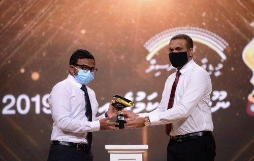 Enme unmeedhee noosveriyaa ge award Muzayyin Nazim ah