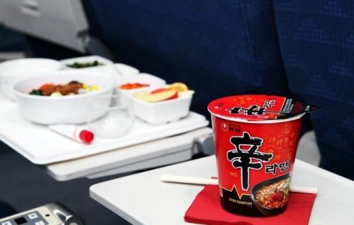 Korean Air ge economy class ge passengers ah cup noodles nudheyn ninmaifi