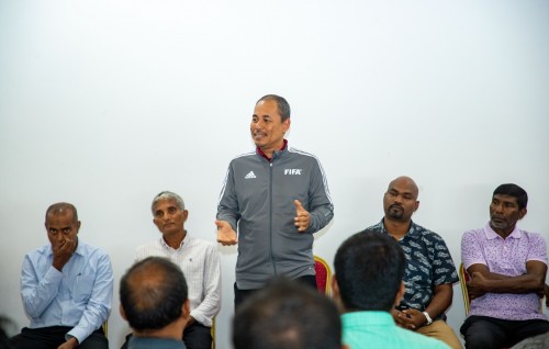 Golden Futsal Association in referee innah ranuge furusatheh: Visnun thaazaa vaane thajuribaa eh