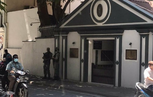 India high commission ge beyrugai sifain hathiyaaraa eku security balahatanee