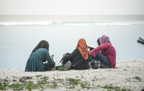 Anhenun hithaanu kurun gaanoonee kushakah hadhanee