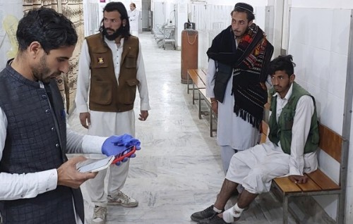Pakistan ge dhin hamalaaeh gai 38 meehun maruvejje