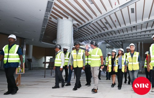 Aa terminal ah furathama badhalukuraanee Maldivian ge flight thah, season ah hurihaa flight thakeh badhalu kureveyne 