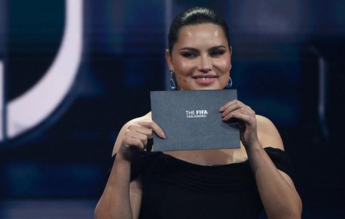 Supermodel Adriana Lima ah ambassador kan dhinumun FIFA ah faadu kiyun!