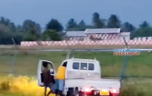 Kudakujjaku dhuvvi pickup eh Kulhudhuffushi airport fence gai jehi accident eh