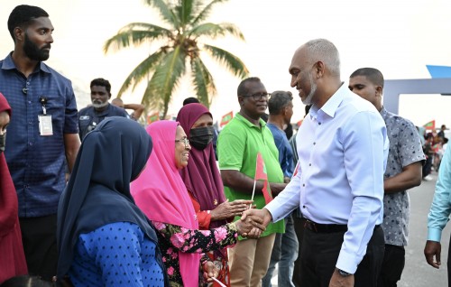 Ungoofaarugai 500 housing unit hadhaidheynan: Raees