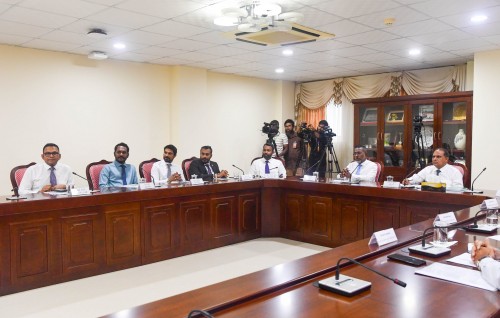 Majilis memberunge adhadhu madhukuran ithuru party thakun thaaeedhu koffi
