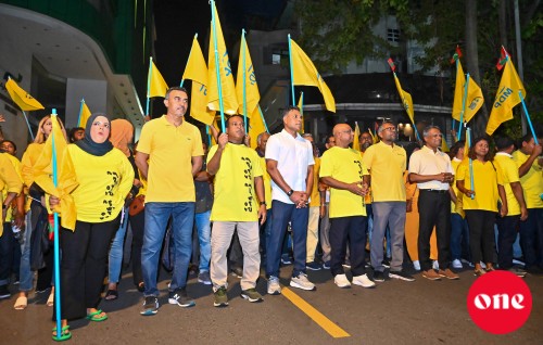 Thinadhoo Mayor aai Deputy Mayor suspend kurun MDP inn kuhverikoffi 
