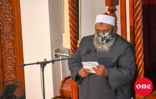 Dr. Iyaz ves vidhaalhuvanee hakuraa geygai eluvi namaves haggu bass bunaane kamah