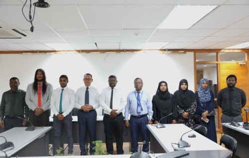 Hirimaradhoo meehun beynun vanee rah dhookoh Thulusdhoogai vazanverivaan!