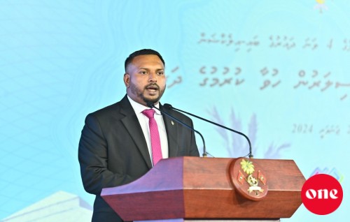 Minister fenvarugai Nareesh Youth Minister ge advisor akah
