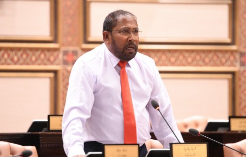 Majilis member in ge adhadhu dhah kuran alhugandu hushahelhi, kuree sarukaarun e bill beyrukollee: Qasim
