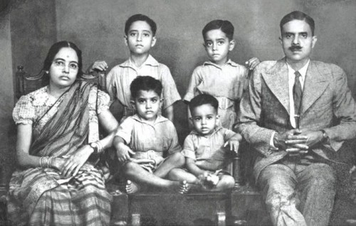 Sonakshi ge Raahjje loaibaai eynaage maama akee Siyama kiyaa dhivehsseh kamah dhekevey vaahaka!
