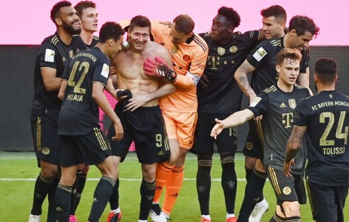 Fahu sikunthugai goal jahai, 49 aharuvee record Lewandowski muguraalaifi
