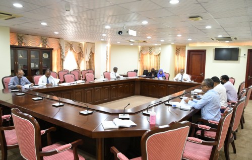 Service charge dhinumugai baeh faraaithakun gaanoonaa hilaafvaathee, LRA Committee ah haaziru kuranee