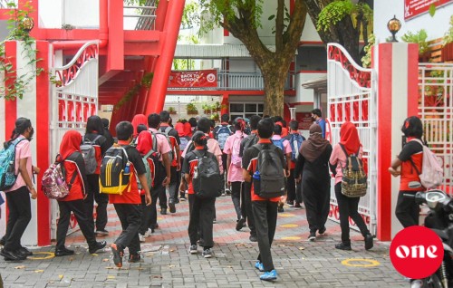 Haiyfolhuvai: Grade 7 ge dharivaru schoolah laptop gendhan engeemaa ekanves jeheynee kuraasheve.