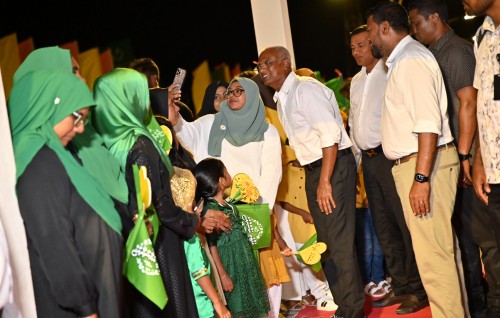 Ekaniverikan filuvaidhin 'tharahgee ge baanee' ah Makunudhoo ge haas shukuru!