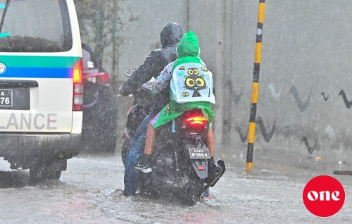 Kolhigandu baaru gadha vejje, kuriyah oiy 24 gadi iru vihsaara kuraane