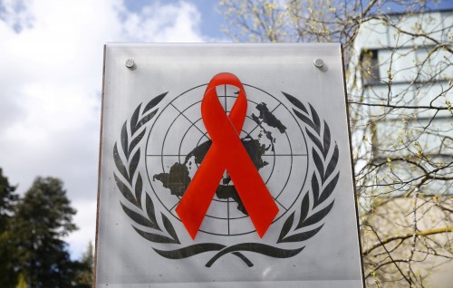 America in ehee kandaalumun dhuniyeygai HIV aai AIDS gai maruvaa meehun ginavaane: UN