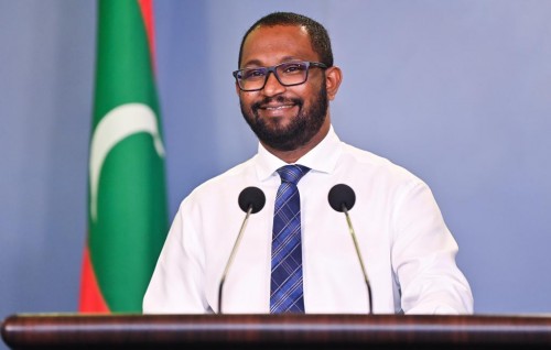 Yameen ah Award nudhinumun amaazuvaa faadukiyun thakah Tharujamaan: award dhinee hagguverinah