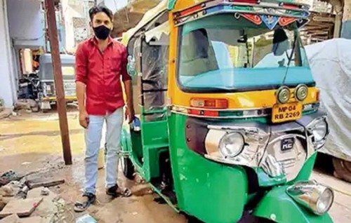 Covidge balimeehunnah ehee vumah Auto Driver aku eynaage  Rickshaw Ambulance akah badhalu kohffi