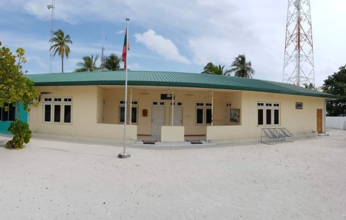 B. Hithaadhoo gai home quarantine gai huri meehaku covid ah positive vejje