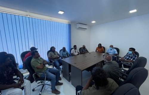 Nilandhoo Fenaka office gai Fayyaz ge campaign bahdhaluvumeh beyvvi kamah bunaa massala hushahalhaifi