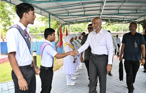 September ge kurin hurihaa school eh AC kuranee