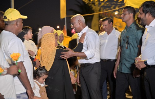 Raees ge dhevana dhauru gai Dhuvaafarugai Airport eh!