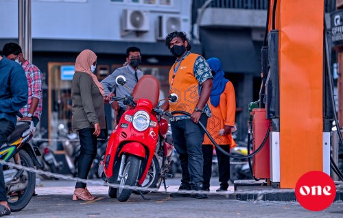 STO in theluge agu heyo kohfi, diesel liter eh 14.62 rufiyaa, petrol liter eh 14.33 rufiyaa ah