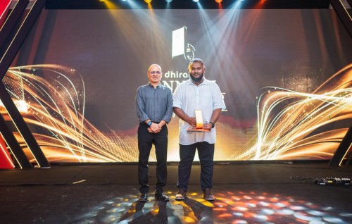 Dhiraagun muvazzafunge agu vazankoffi, chairman ge award Samah ah