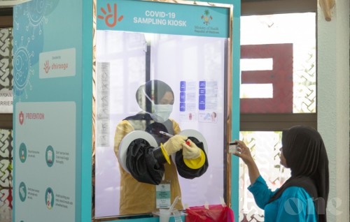 Dhiraagu donates special Sampling Kiosks for COVID sample collection