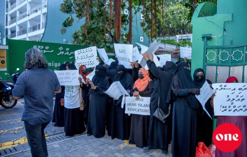 Moonu burugaa elhun manaa kuri massalaigai Arabiyya ge beleniverin Court ah