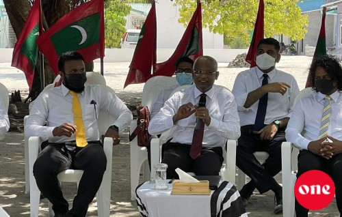 Olhuvelifushi rayyithun dhathurudhaane rasheh hadhanee