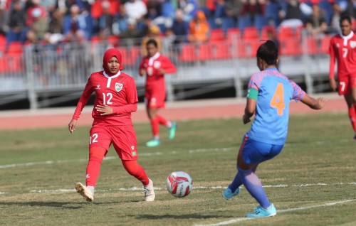 Anhen football ge furathama mubaaraiyy Naifaru gai: dhen baavvaanee Laamu, Fuvahmulaku adhi Khulhudhuhfusheegai