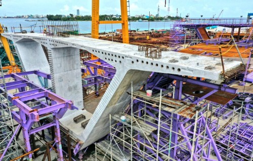 Thilamale bridge ge baithakakee dhuniyeyge enme uss precast segment: India