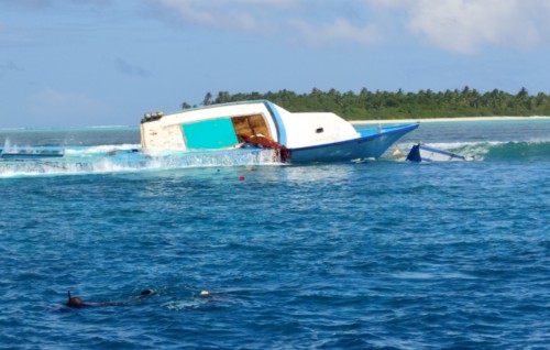 Gaafaru boat suffers massive damages after running aground